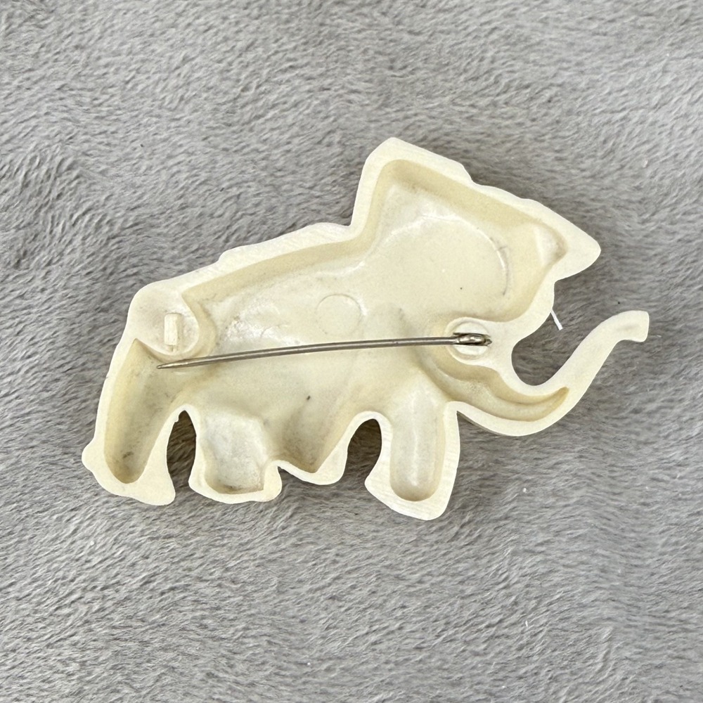 Vintage Estate Elephant Brooch White Floral Painted Plastic Pin 2in - Picture 6 of 7